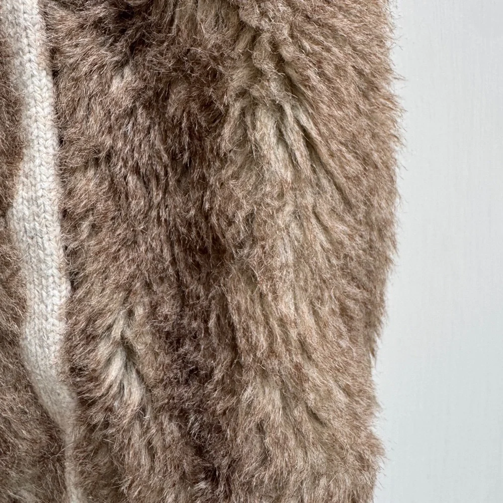 GAP 2T Girls Toddler Faux Fur Sleeveless Vest in Cream and Brown
